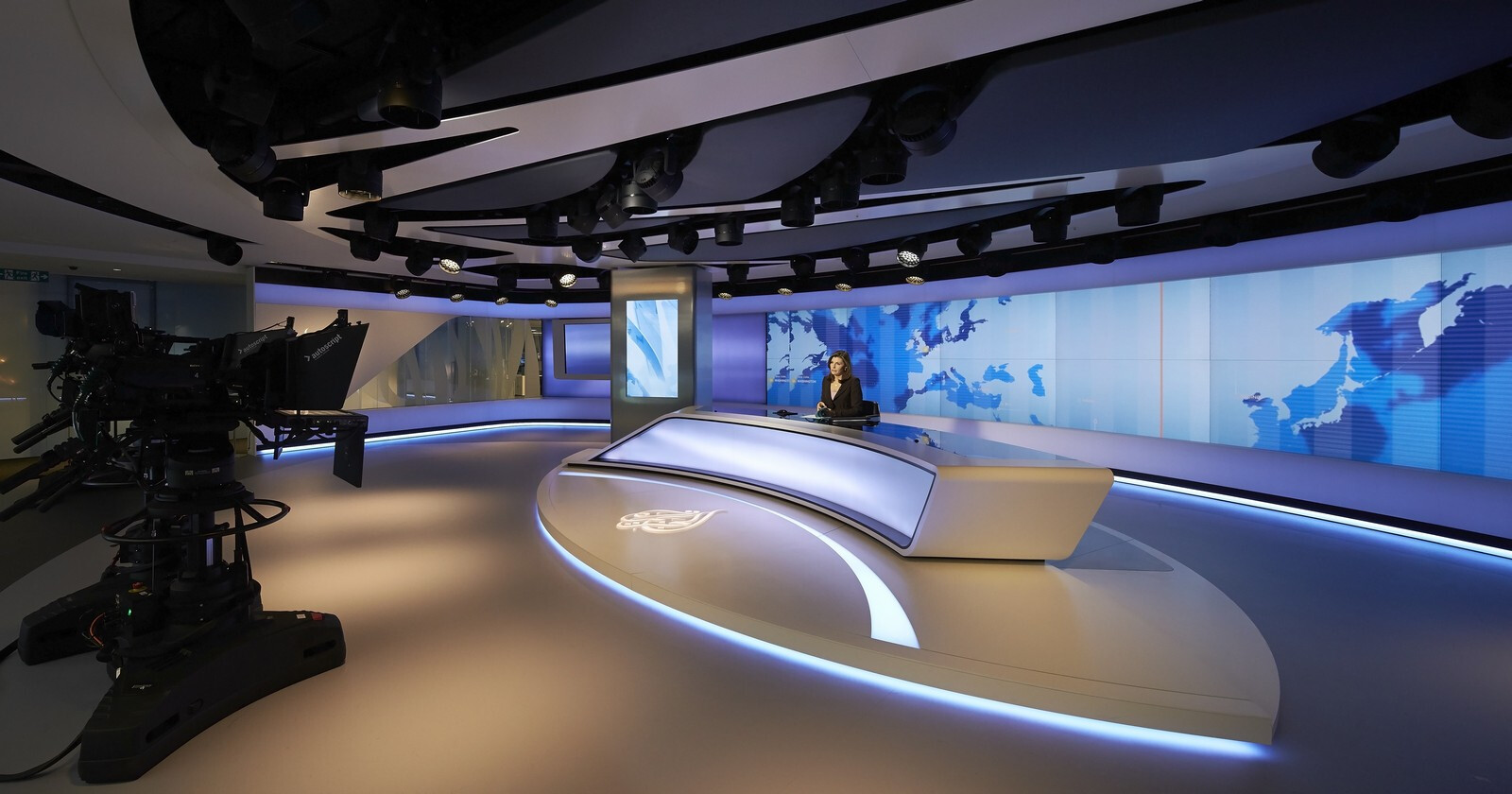 伦敦地标建筑中的“颠覆性”新闻演播室-20