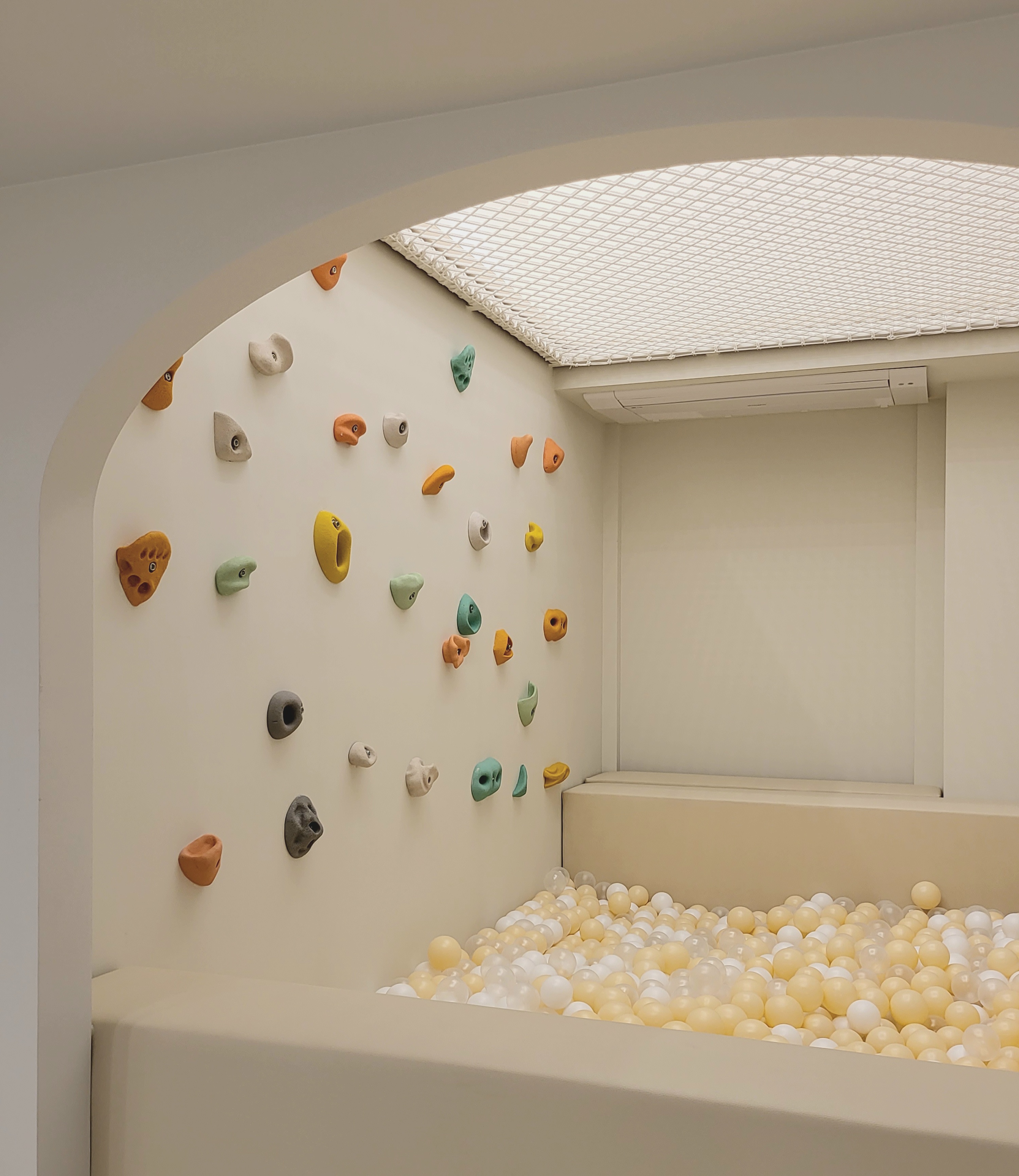 高级白色设计，75 平小户型的华丽变身-6