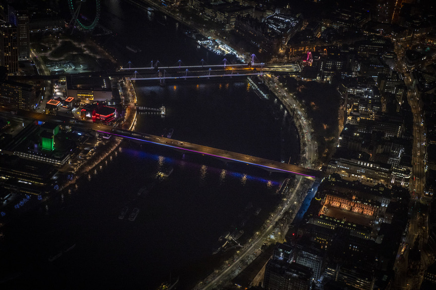 英国“光河”大型灯光装置丨英国伦敦丨Leo Villareal-16