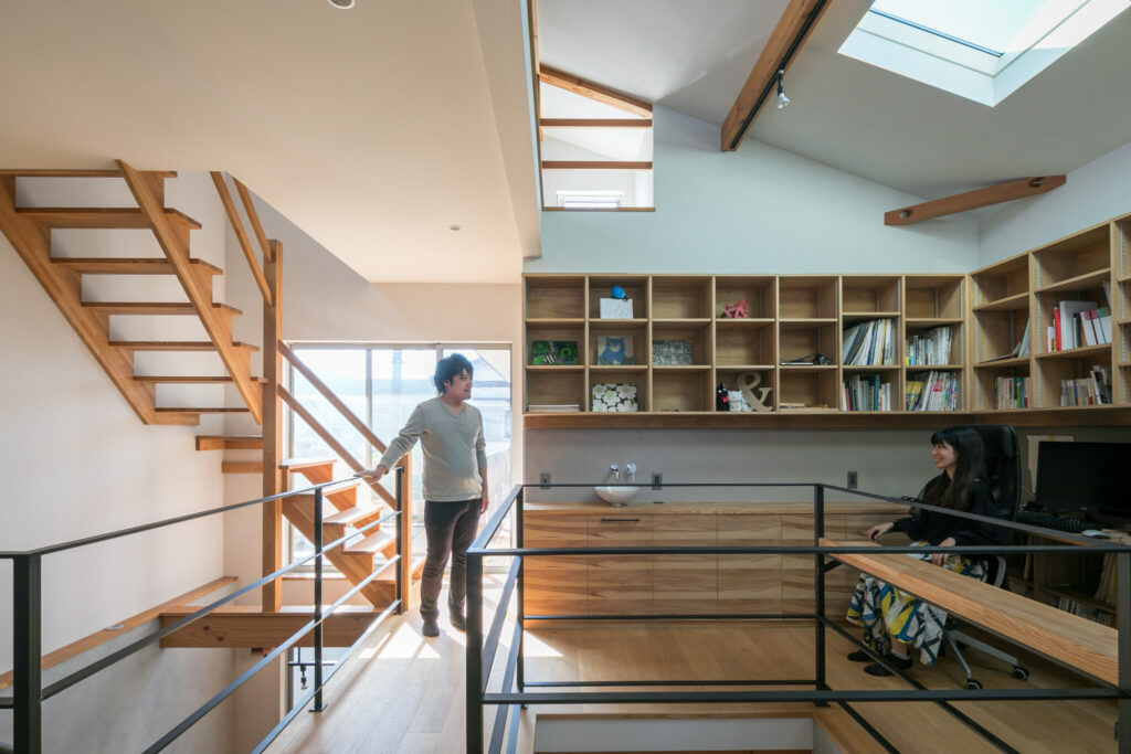 薪ストーブのあるピットリビング　外とのつながりがくつろぎを生む “共有”の空間と時間を作る家 | Style of Life | 100%LiFE-15