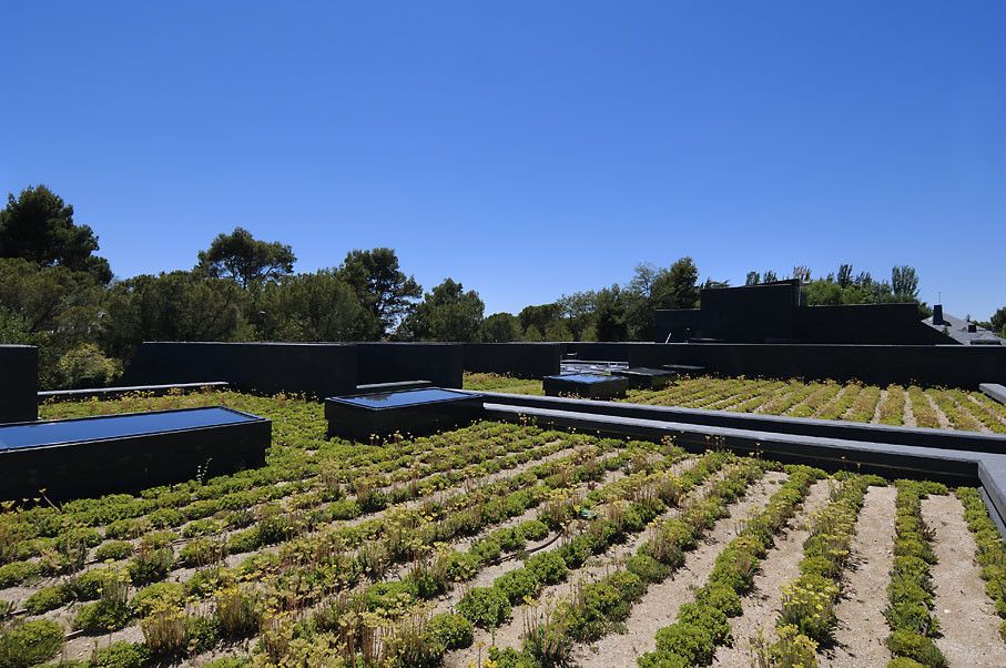 Madrid 郊区混凝土住宅-14