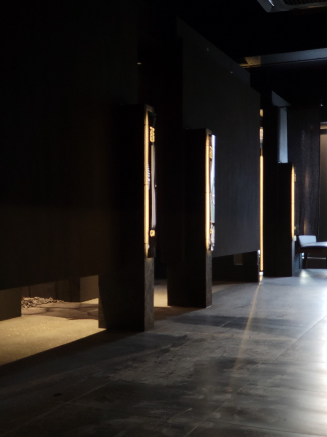 高级黑 | 45 平米极简主义雅致公寓-10