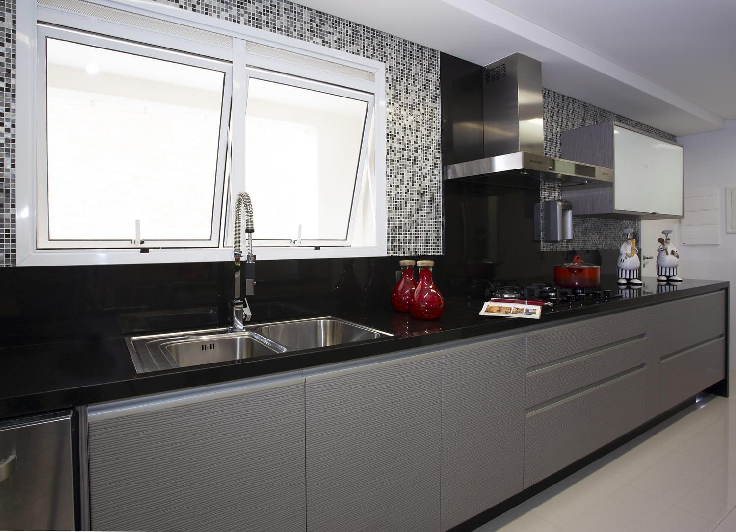 巴西设计师Érica Salguero 的木质玻璃公寓设计-8