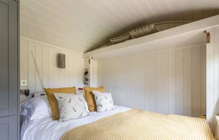 类似小火车车厢的迷你小屋丨英国-20