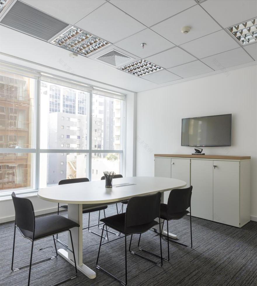 巴西 Extrafarma 办公室 | 木质与玻璃的现代企业空间-15