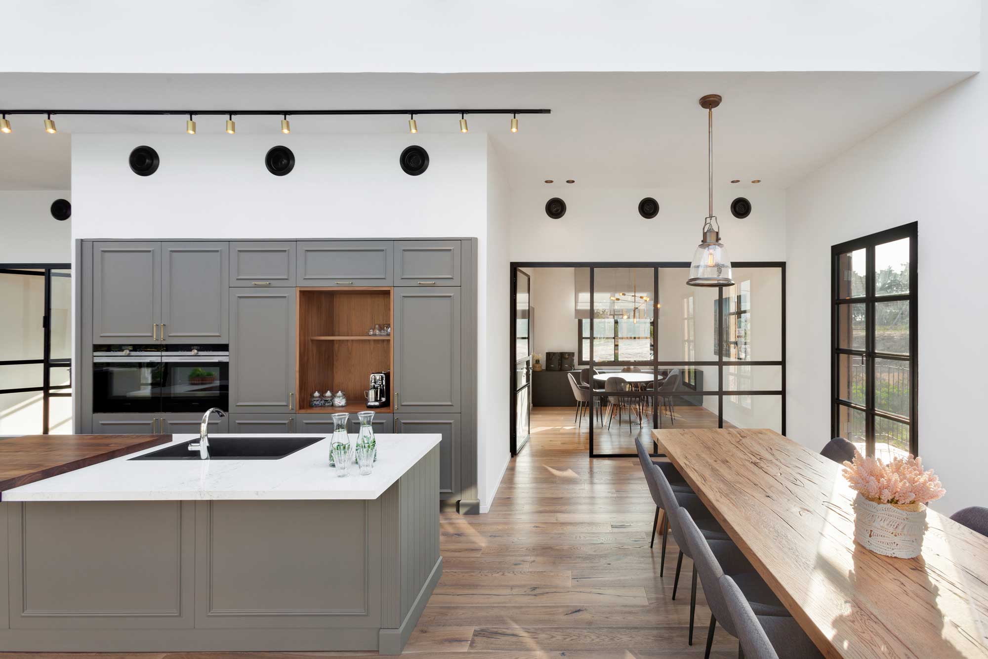 项目“奥玛米”（Oummami）丨以色列霍隆丨雷乌文尼室内设计事务所,约西  莫尔  西翁建筑师事务所等-1