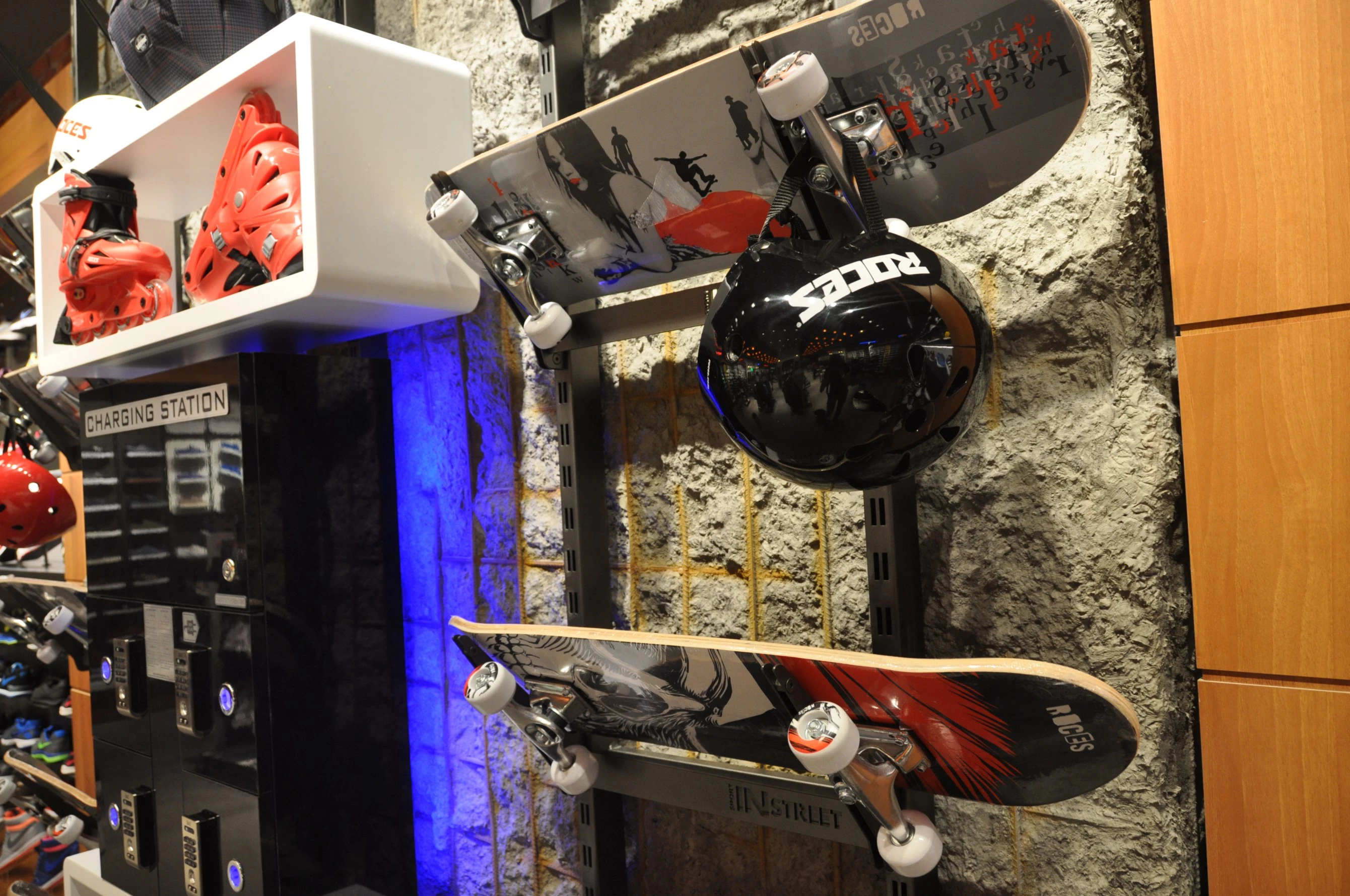 街头运动旗舰店-18