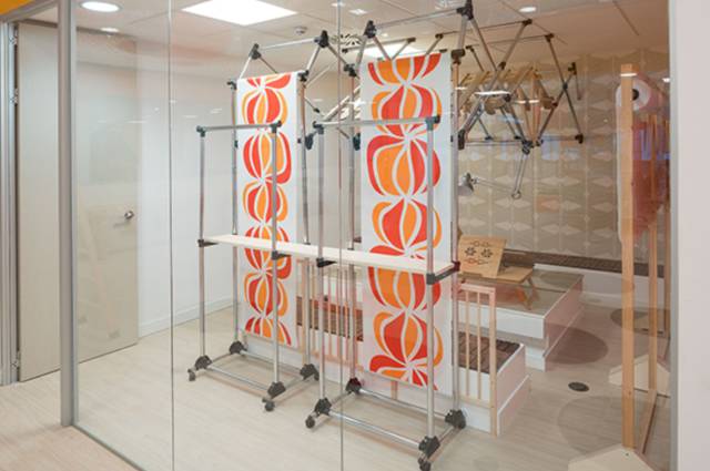 她用宜家的便宜家具、脚手架、木地板、晾衣架…设计出的最有创意的联合办公-67