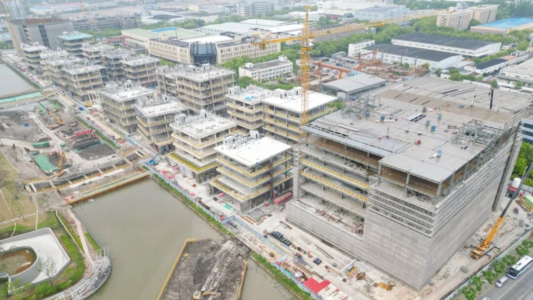 毫米级精度！金谷智能终端制造基地两地块实现钢结构封顶-24