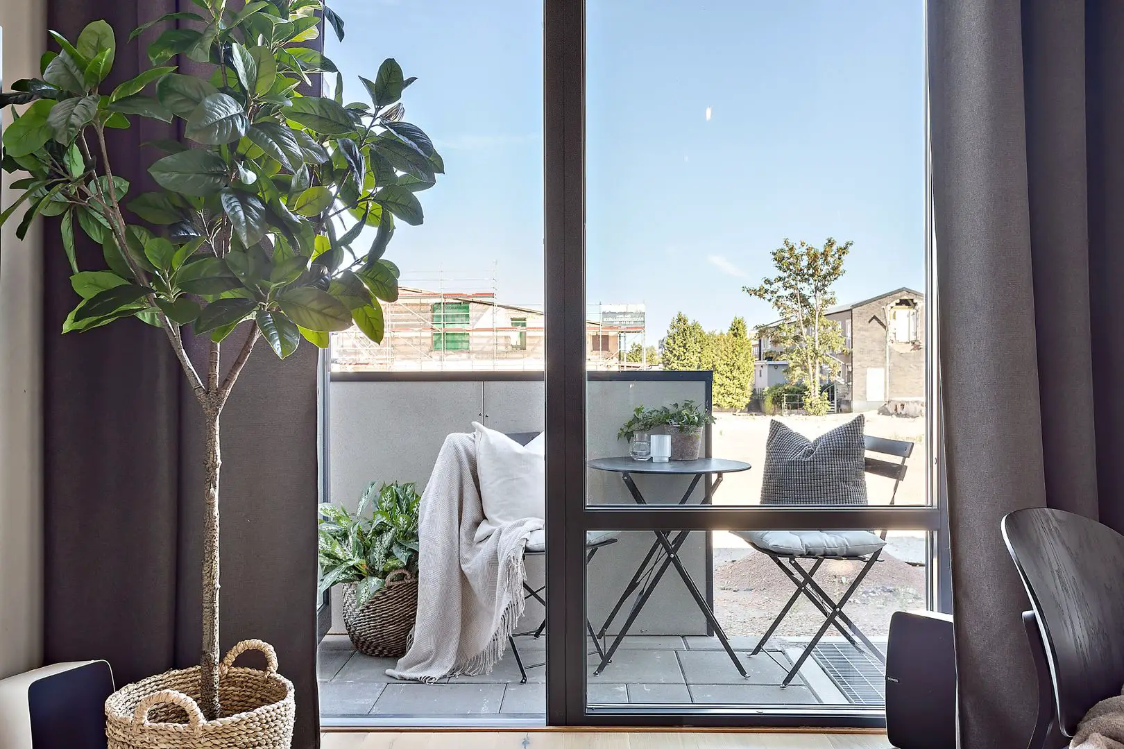 瑞典 35m2 蓝色调迷你复式公寓，设计巧妙空间利用充分-10