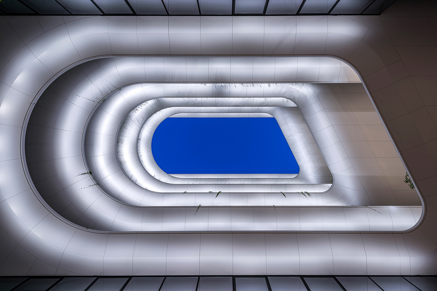 雅典夜色中的"轨道"办公园区-0