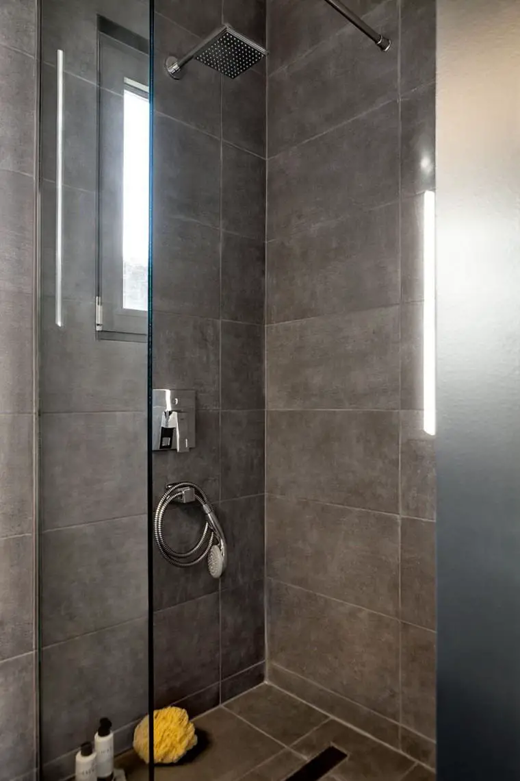 希腊 Cocoon Modules | 集装箱变身时尚小屋-9