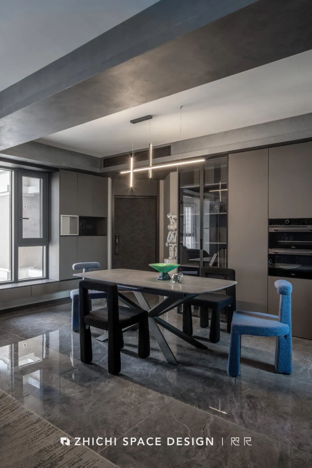 117m2 黑与蓝碰撞的高级想象丨武汉咫尺设计-36