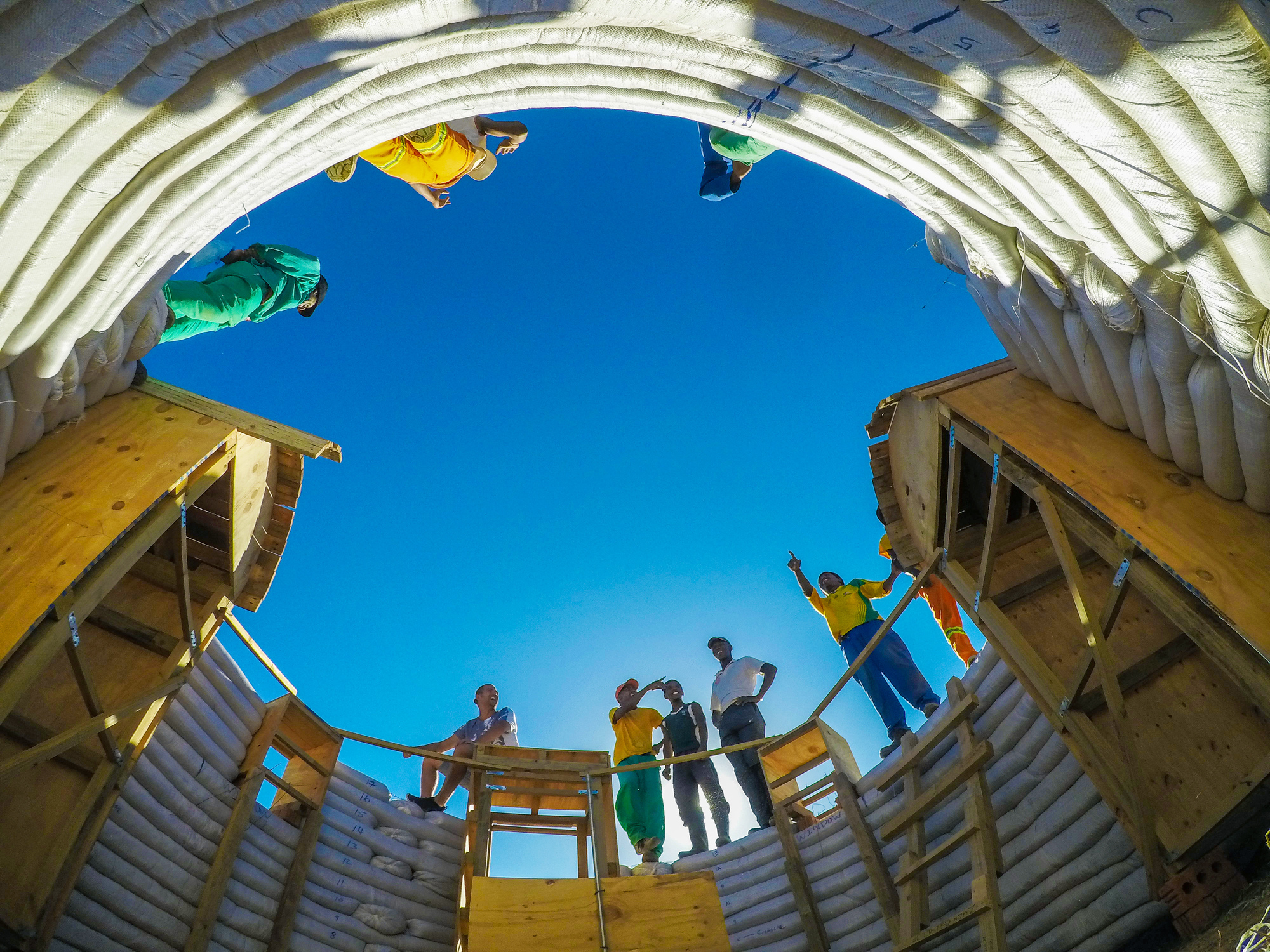 南非 Langbos 社区儿童中心 | 土筑多功能空间-23