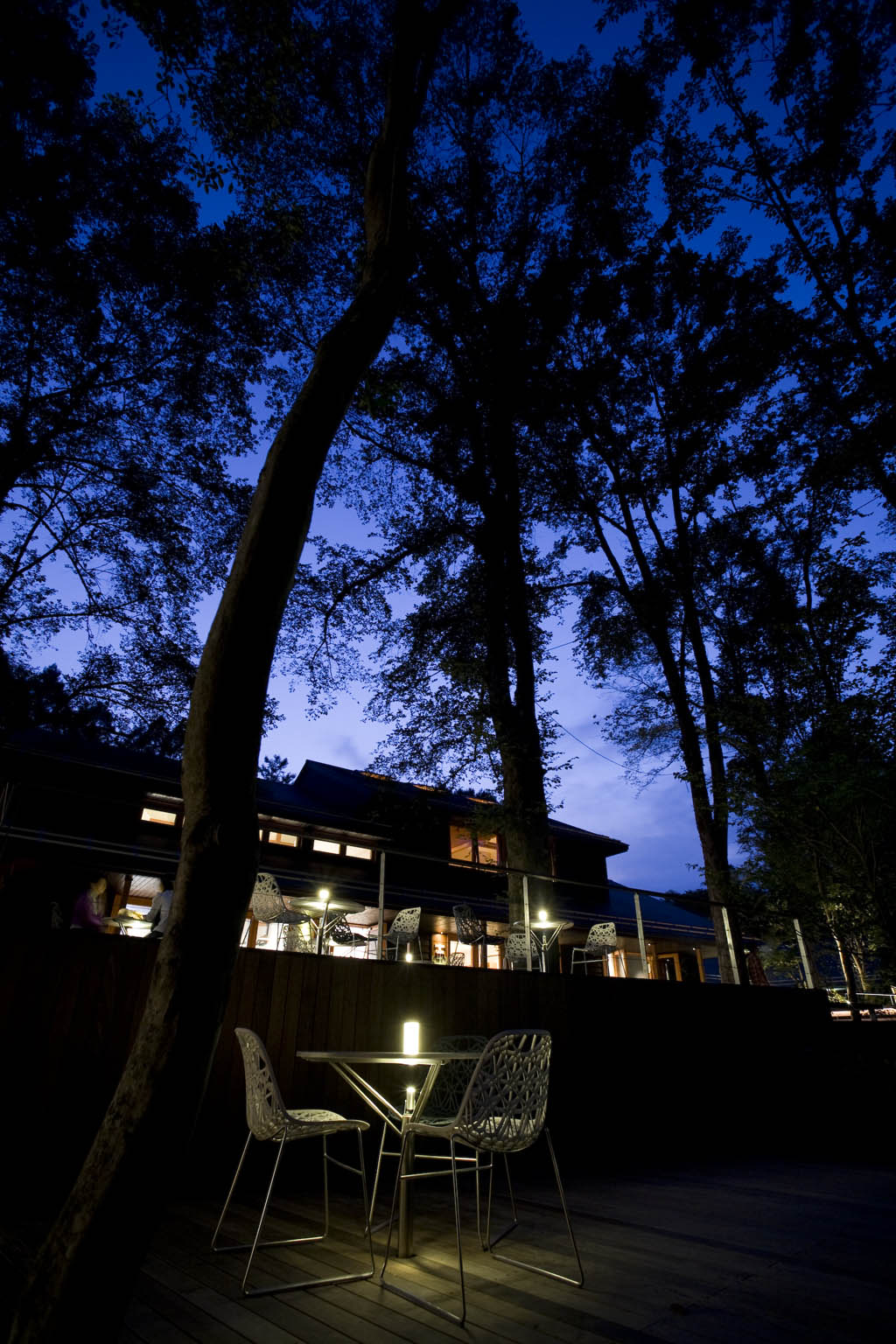 榆树露台 · 融入自然的休闲商业空间丨日本长野丨东环境·建筑研究所,都市环境照明研究所(ICE)等-20