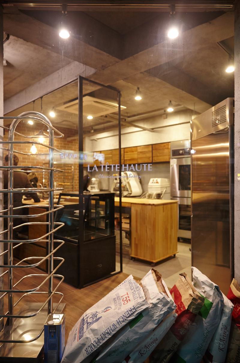 11 坪小空间，打造原木风温馨烘焙店-5