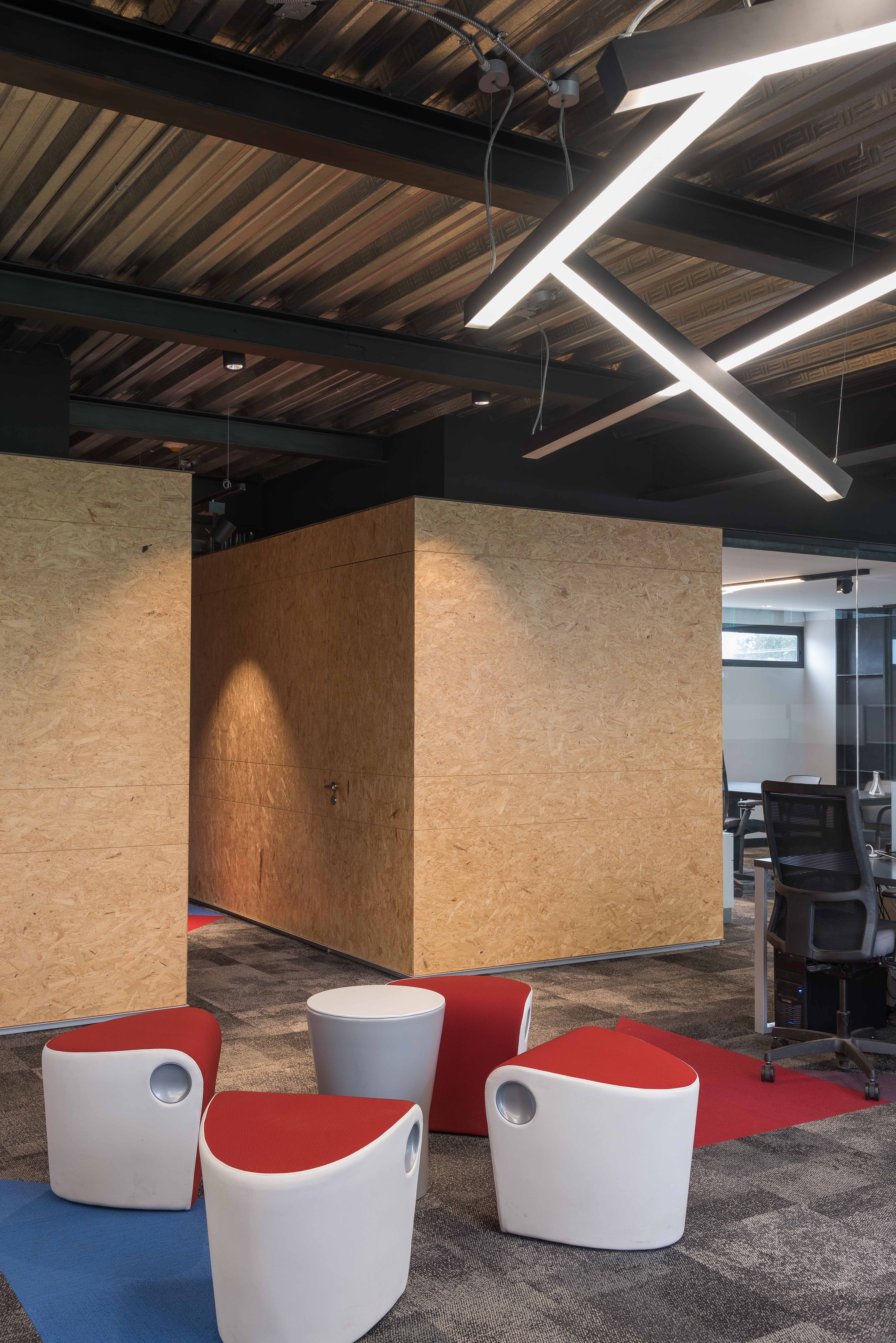 更新中的工厂-12