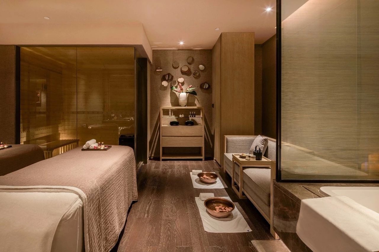 闹市中的木系SPA-24