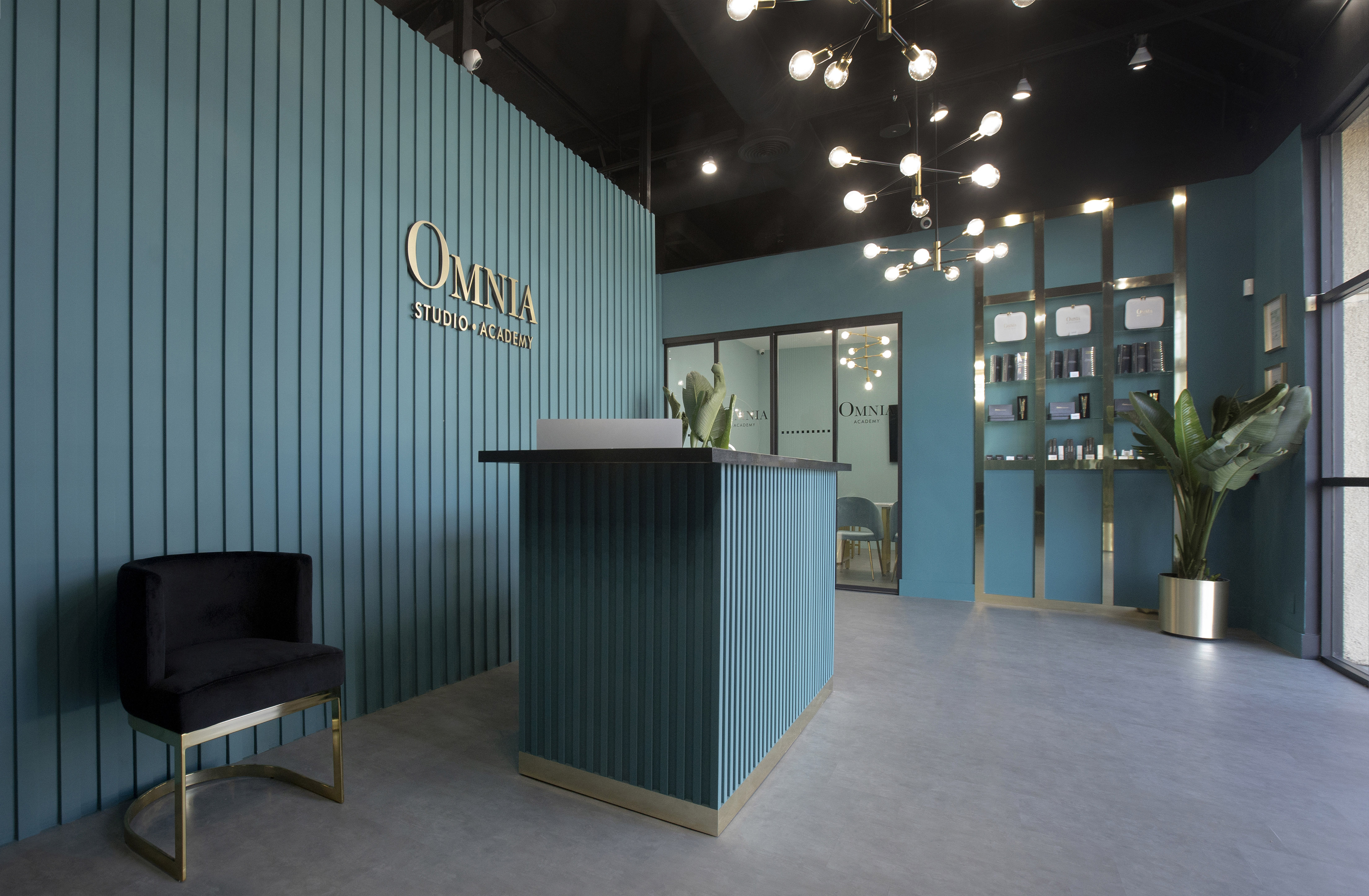 Omnia Lash Spa & boutique-2