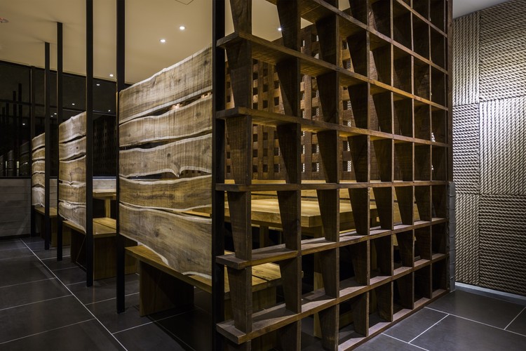 喧嚣中的宁静空间——越南胡志明市“Syunkato Soba”餐厅设计-35