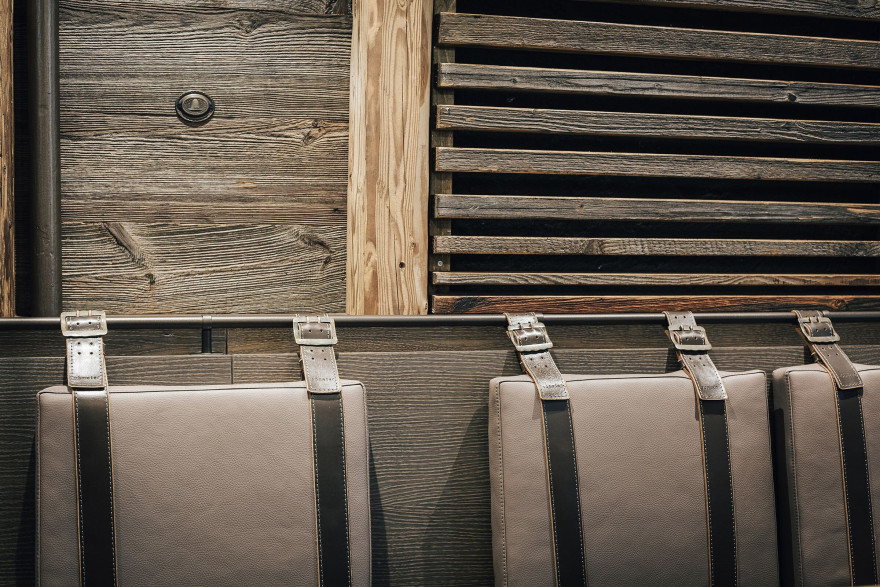 COCC· and coherent 打造瑞士圣加仑老城区温馨酒馆-19