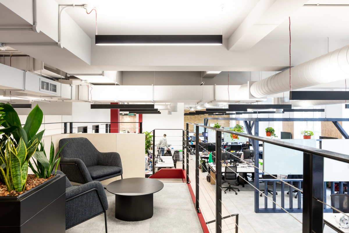 伦敦 TotallyMoney 办公室 - 灵活协作与趣味空间的完美结合-13