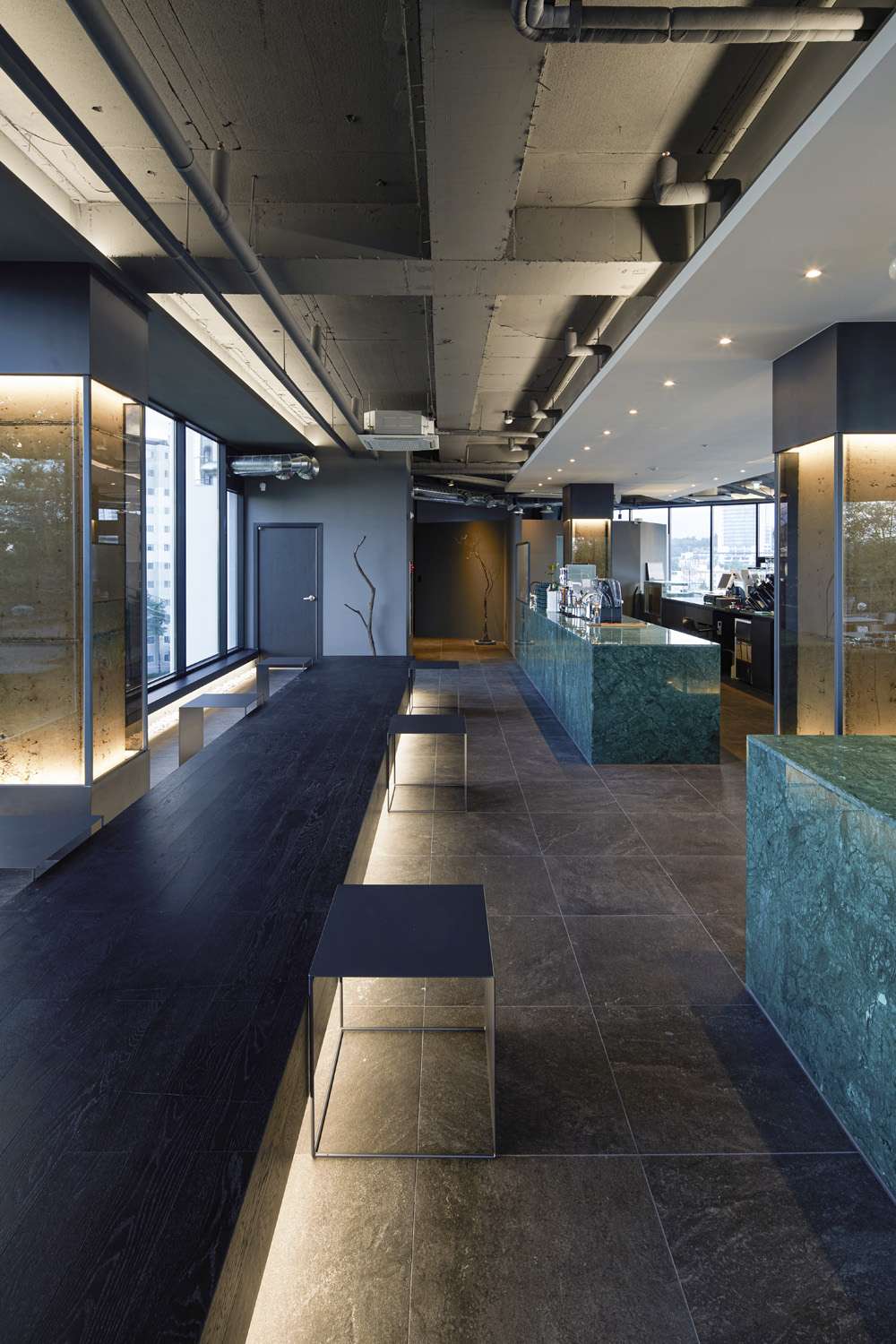 首尔 80 平咖啡厅，打造城市观景露台-11