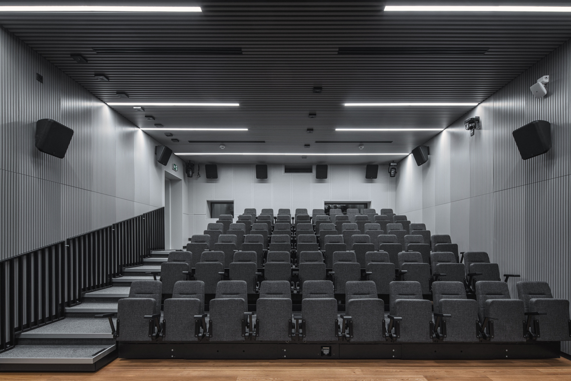 彼得里纳图书馆丨捷克丨monom-28