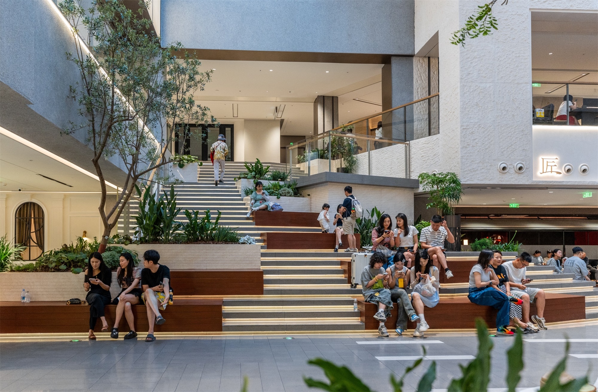 重庆龙湖北城天街B馆L4层室内景观营造丨中国湖北丨物候设计(重庆物候景观规划设计有限公司)-24