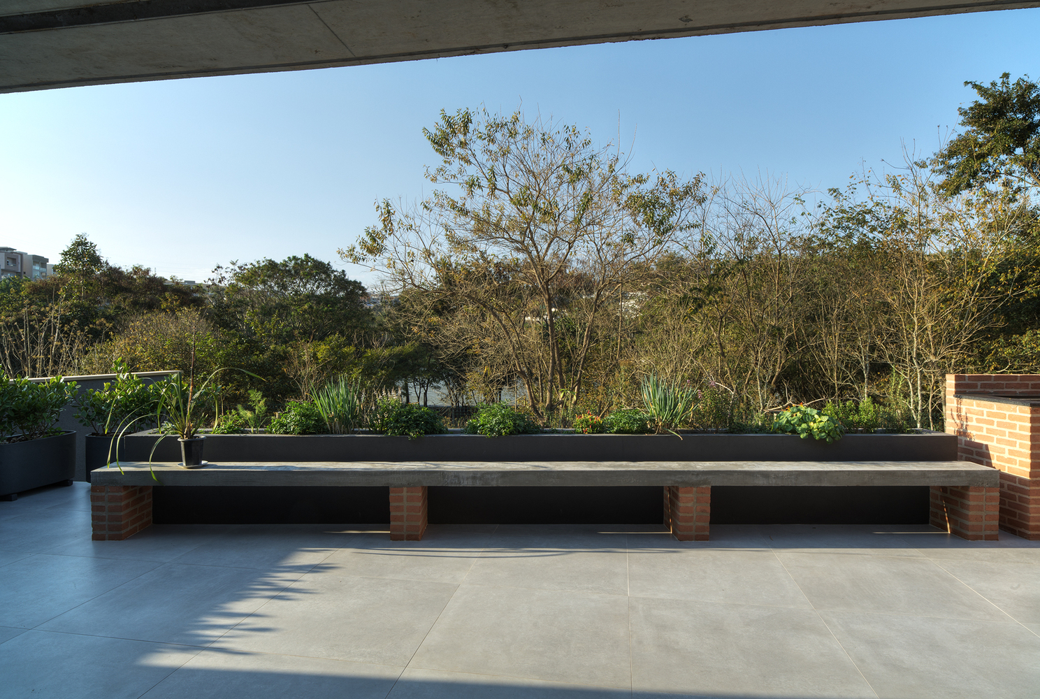 巴西 Centro Arquitetura APF House，融入自然的别墅设计-42