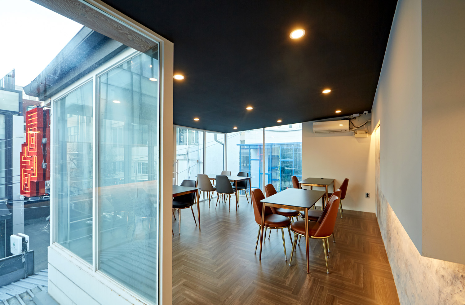 韩国设计师打造的清新韩式餐厅-7