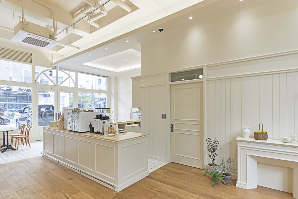 23 平米温馨金浦咖啡馆，白色木调打造舒适空间-10