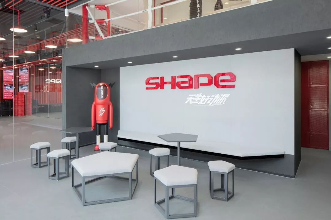 北京 Shape 塑健身 2.0 旗舰店，红黑灰三色彰显运动活力-24