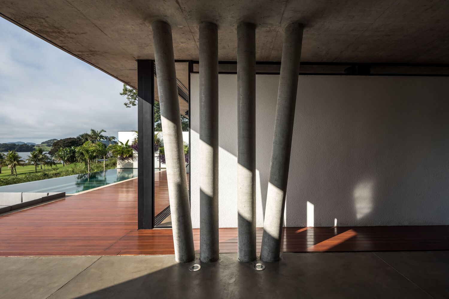 伊瓜苏河畔的绿色住宅-22