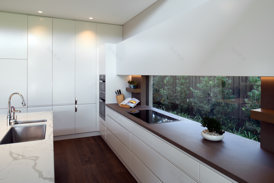 悉尼港边山巅上的现代家园-18