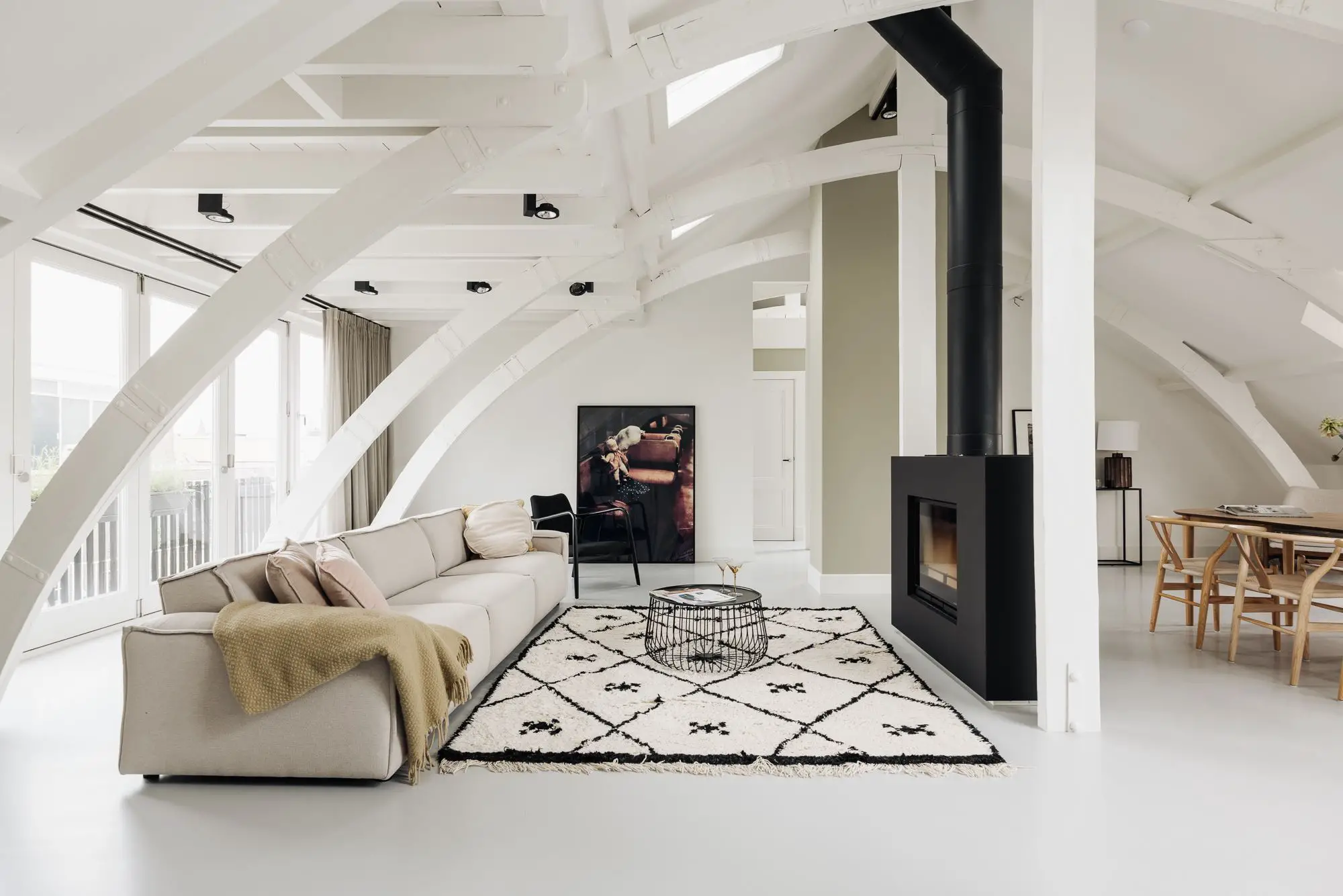 阿姆斯特丹多功能现代公寓，古老建筑的现代新生-4