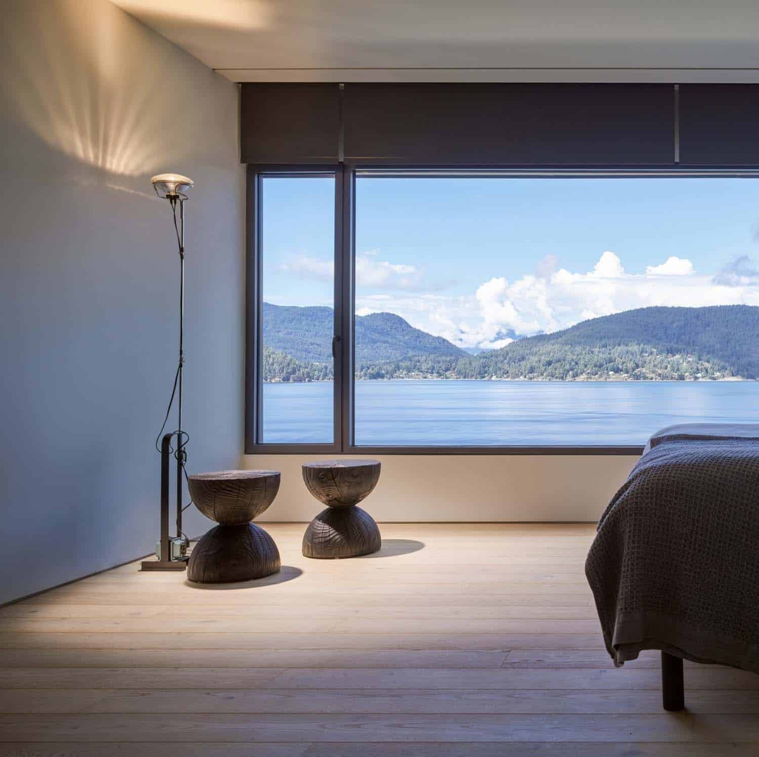 An amazing luxury house overlooking the sea in West Vancouver Canada-15