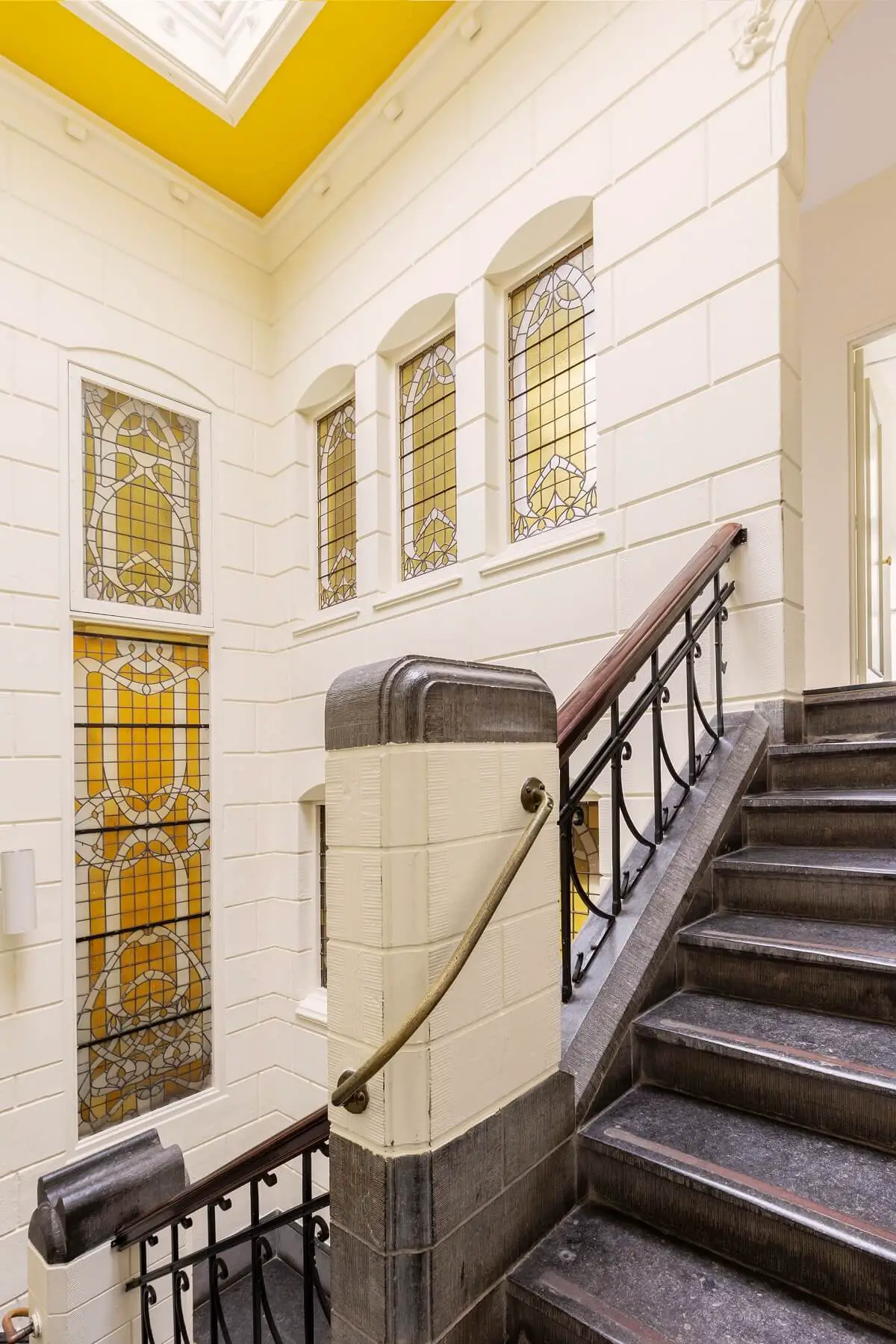 阿姆斯特丹古典运河公寓 | 古老建筑中的现代魅力-20