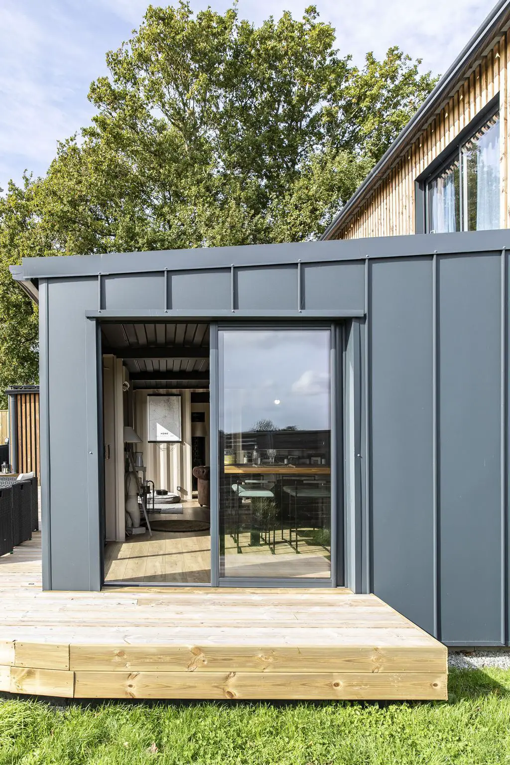 法国自学成才的建筑师用集装箱打造现代美居-14