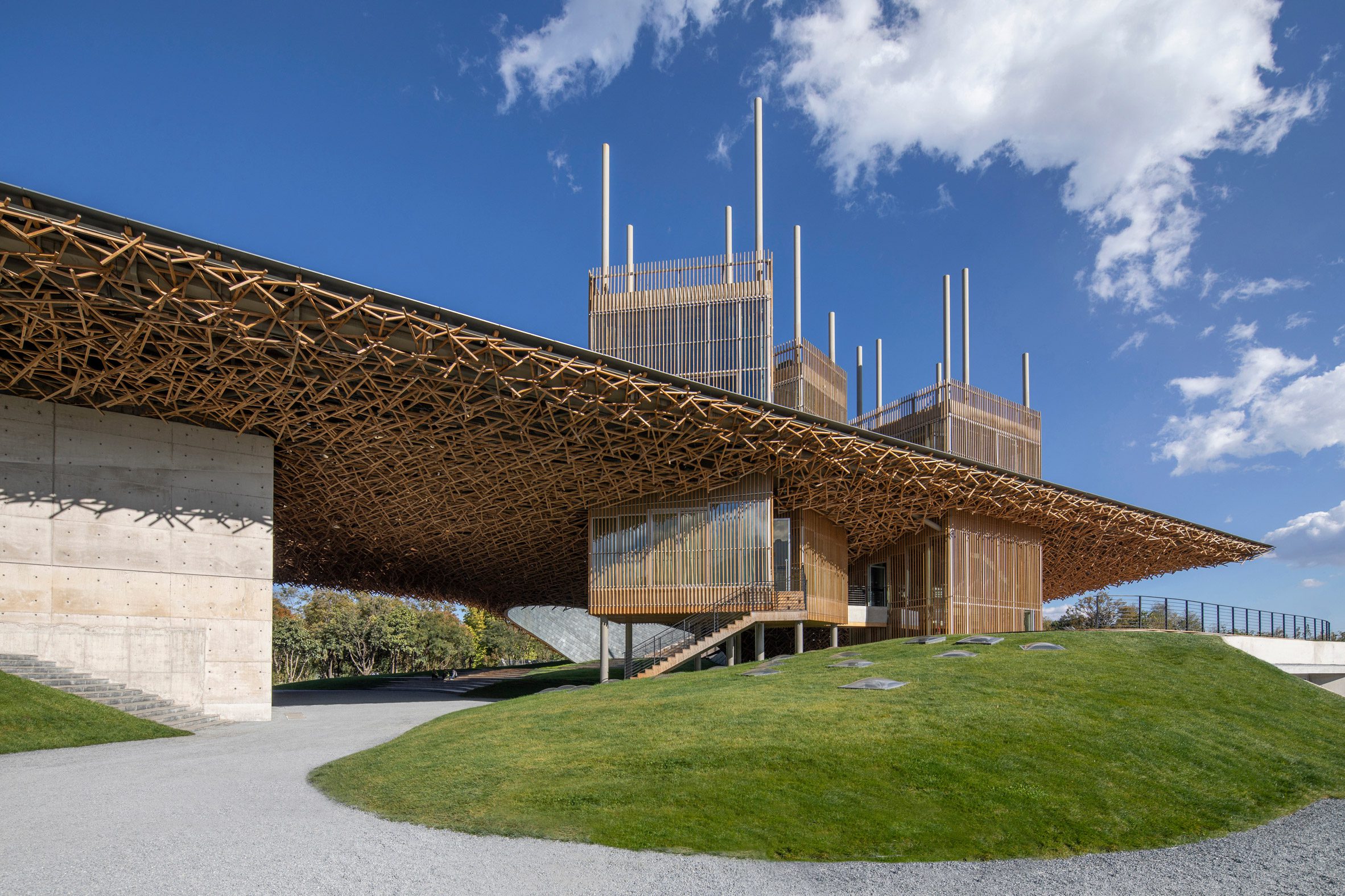 邓丽君艺术中心 | 曲线屋顶融入观众席-22