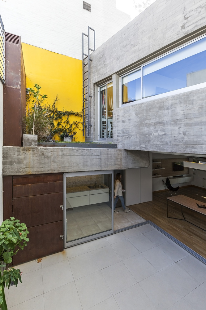 阿根廷“绿意盎然”的三层住宅设计-35