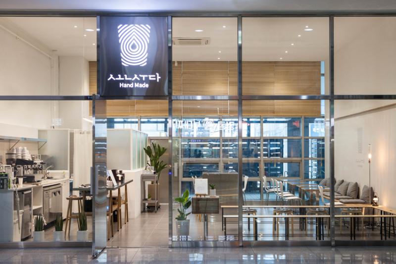 19 坪现代白色咖啡厅设计 毒山洞商区精致空间-11