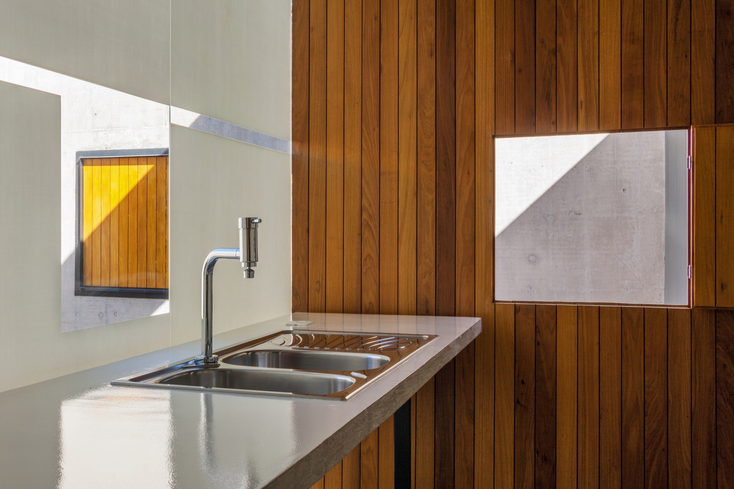 巴西奥兰蒂亚住宅 · 共生设计展现居住与工作空间-44