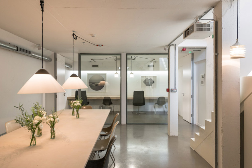 伦敦现代住宅办公室的定制家具与艺术品搭配-21