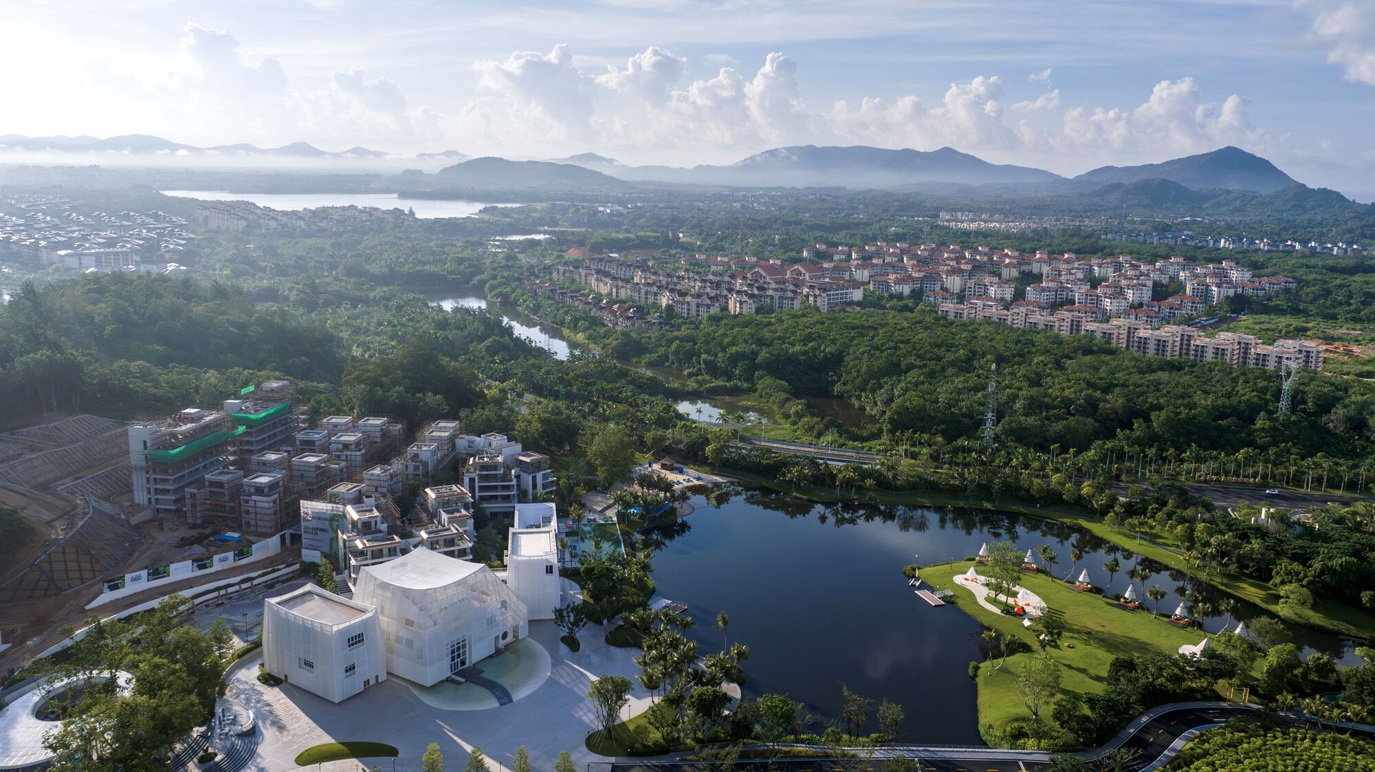 Flickering Peak CP·SUN RIVER Art Gallery / Wutopia Lab-55