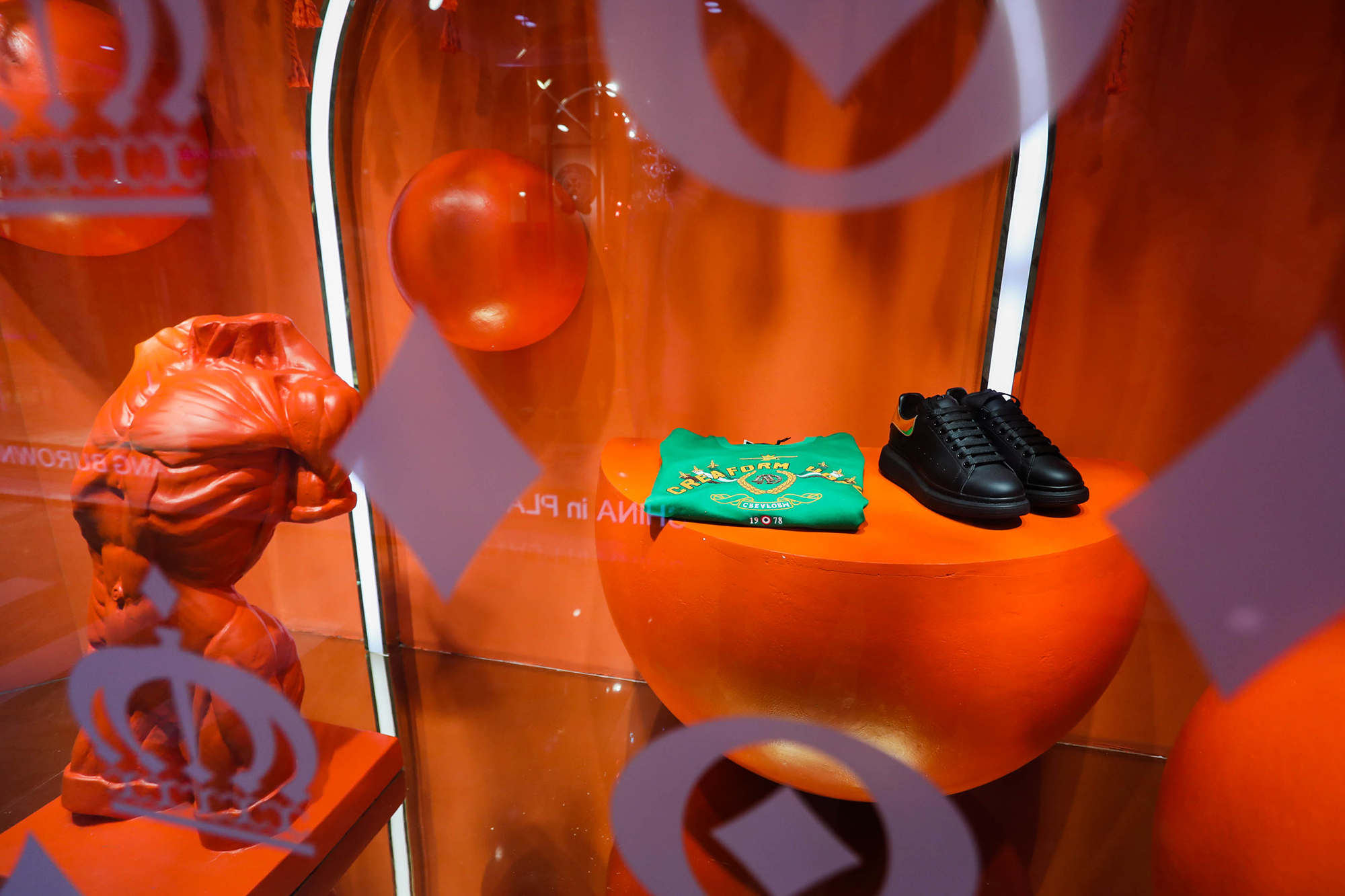 CROWN 男装潮牌空间快闪店形象设计丨中国广州丨YLD STUDIO-21