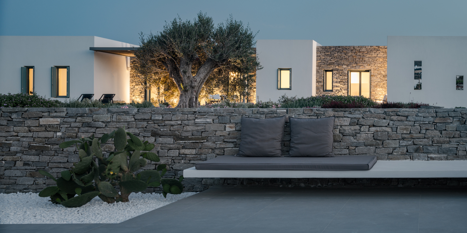 希腊 Paros 岛上的"藏匿与寻找" | 现代简约风格的双宅设计-23