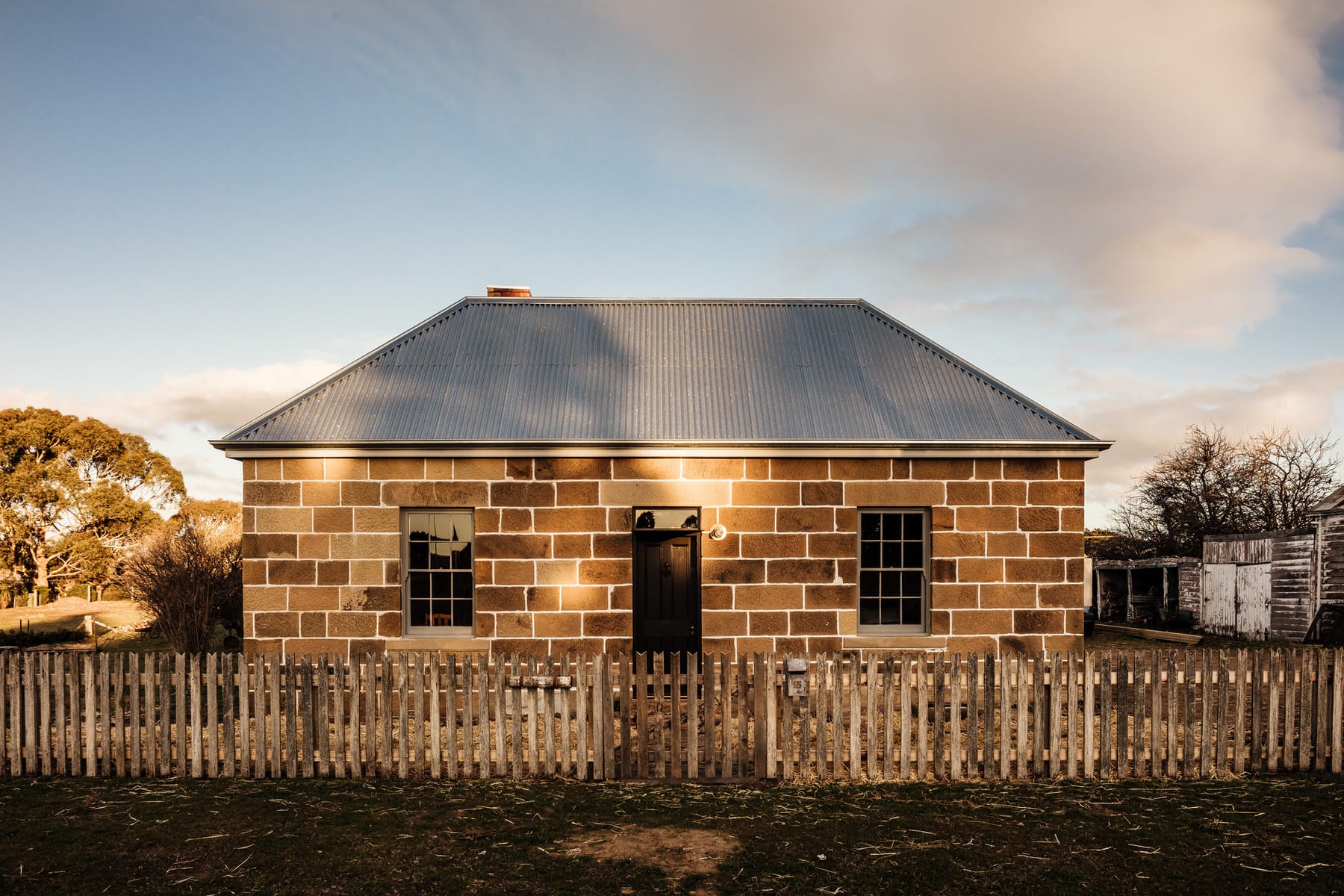 Tasmania 百年乔治亚风格小屋的现代复兴-12