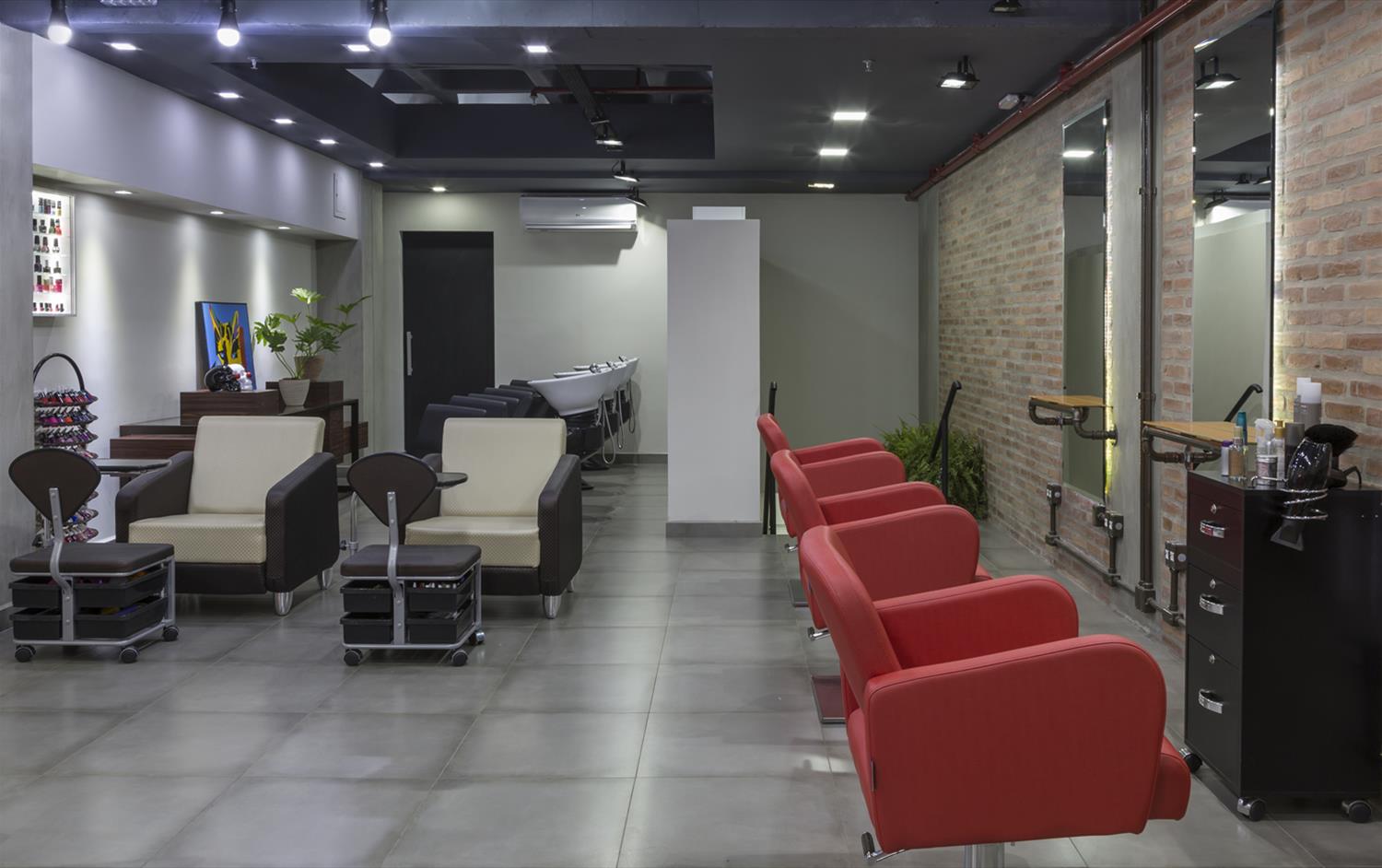 巴西 Salão Ventuno · 工业风商业空间的完美呈现-6