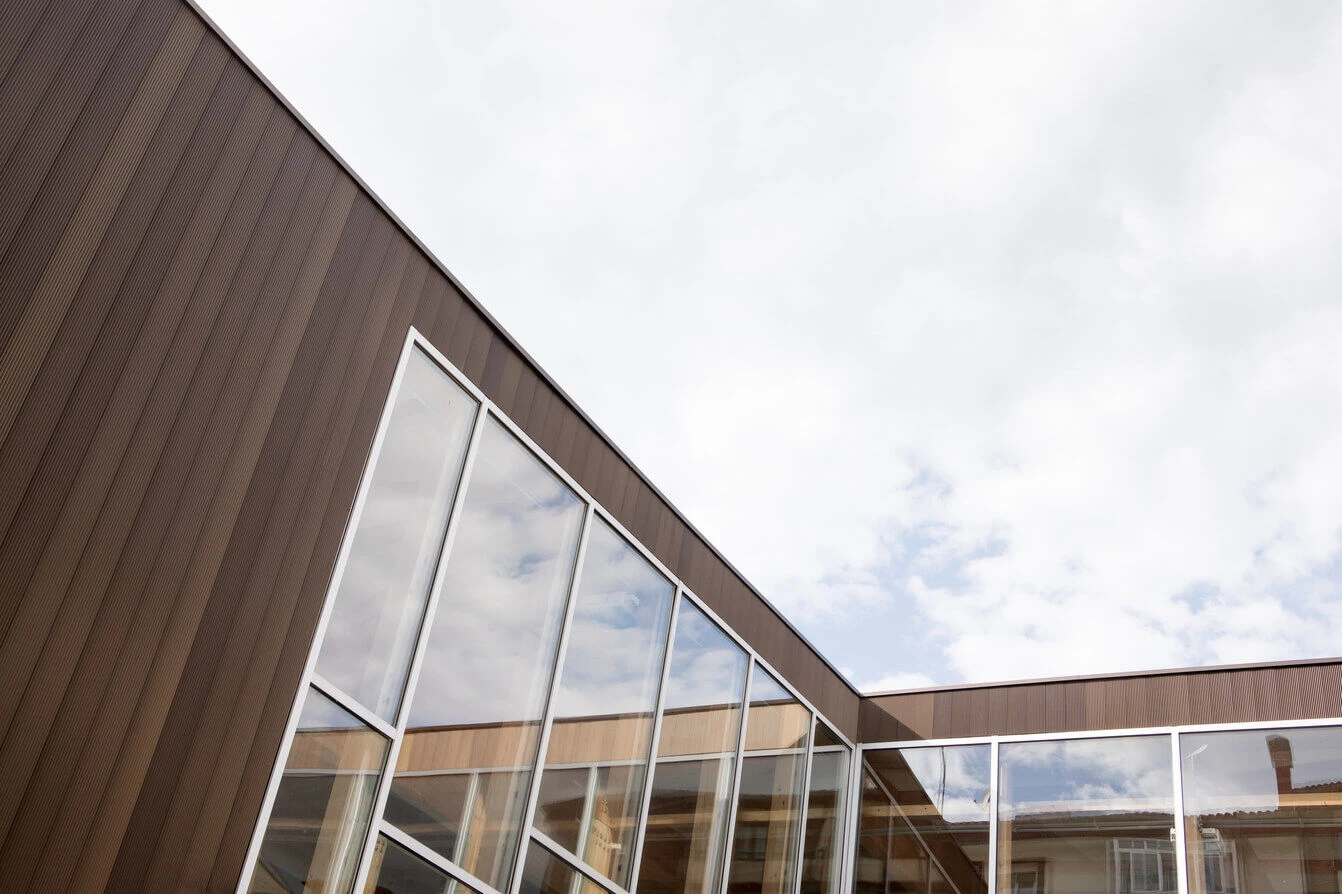 埃尔纳尼游泳池丨西班牙丨Uzcanga Architects-15